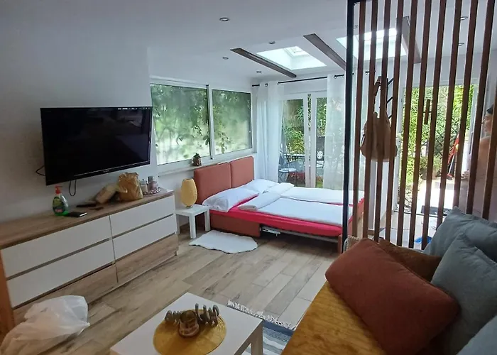 San Simon Near To Daire Izola